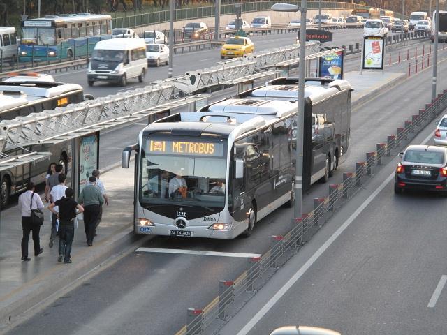 Metrobüsün İnsanlara Yaşattığı Sinir Bozucu Durumlar