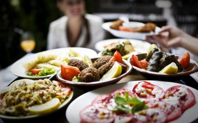 Küçük Mekanlarda Yemek Yemenin Daha İyi Olduğunun Kanıtları