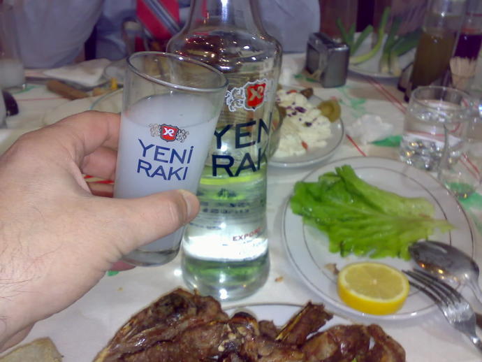 Aslında Mutluluk Yok Kokusunu Bıraktı ve Gitti Mutluluk