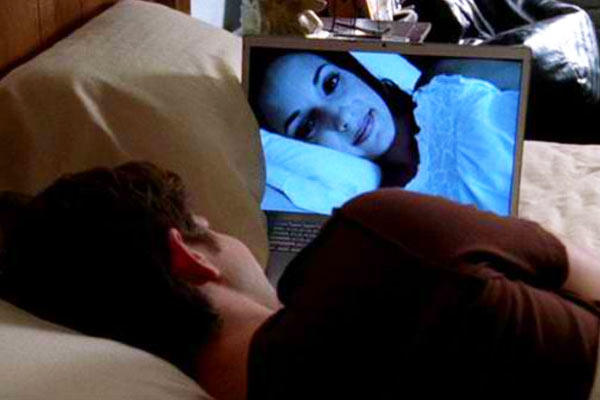 Sevmeye Engel Değil Mesafeler