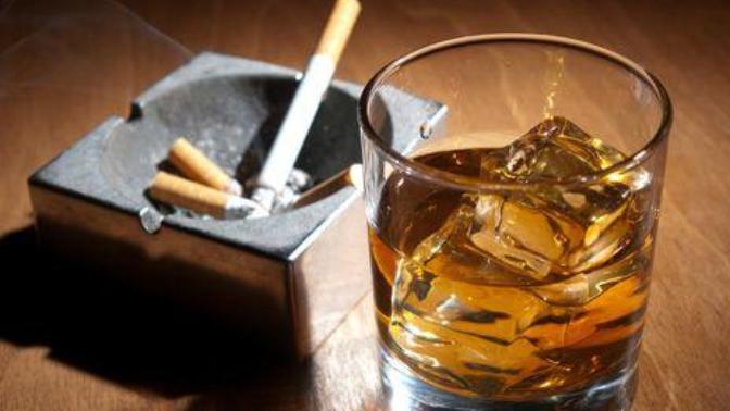 Sigara ve Alkol Tüketen Katildir