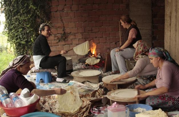 Elimin Hamuru İle Kız İşlerine Karıştım