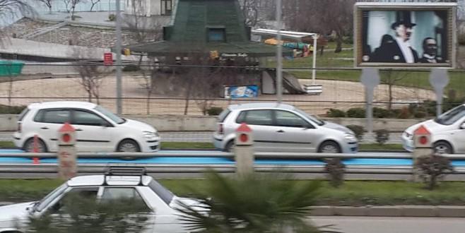 Bu Yoldaki Sarı Çizgiler ve Mavi Şeritler de Ne?