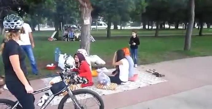 Bu Yoldaki Sarı Çizgiler ve Mavi Şeritler de Ne?