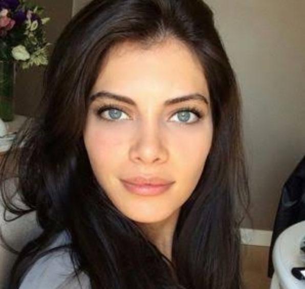 Birkaç Madde İle Balık Burcu Kadını