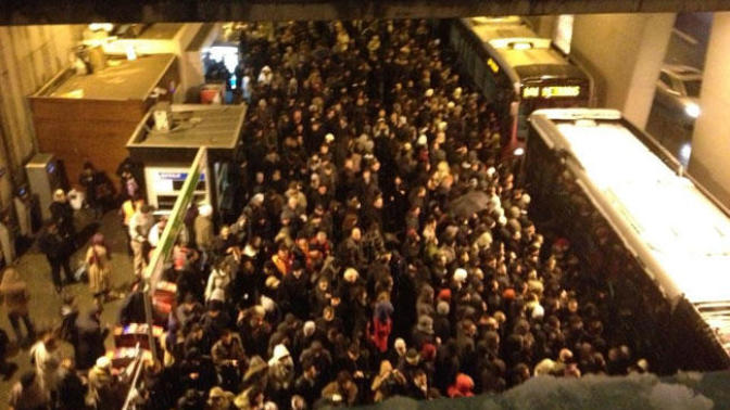 Metrobüse Binebilme ve Hayatta Kalma Taktikleri