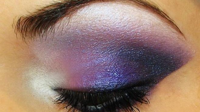 Makyaj Modelleri Eşliğinde Eyeliner, Ruj ve Far Uygulama Yöntemleri
