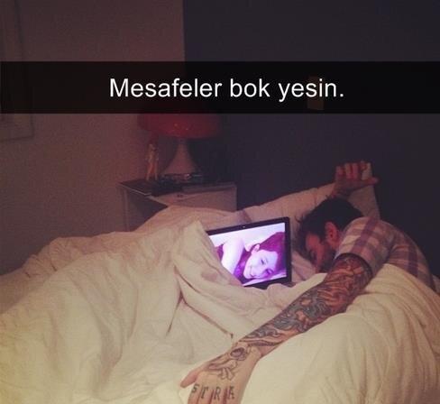 Mesafer Engel Değill. Siz Sevin Yeter.