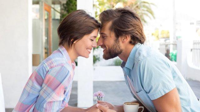 Aşk - Düzen - İlgi Üçgeninde Bir Dikiş Tutturma Hikayesi