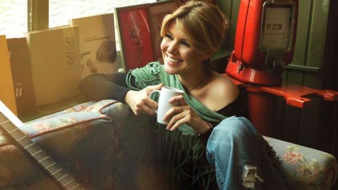 Gülben Ergen: "Eşimle kitabevlerinde ve müzik marketlerde saatlerce zaman geçiriyoruz."