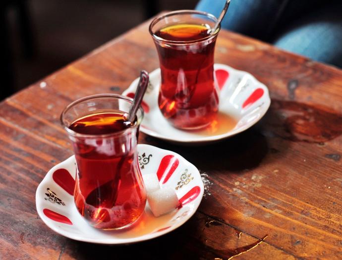 Bir Masa Üstü Sohbeti: Beşeri Aşk!