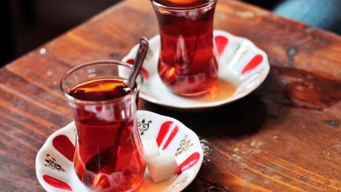Bir Masa Üstü Sohbeti: Beşeri Aşk!