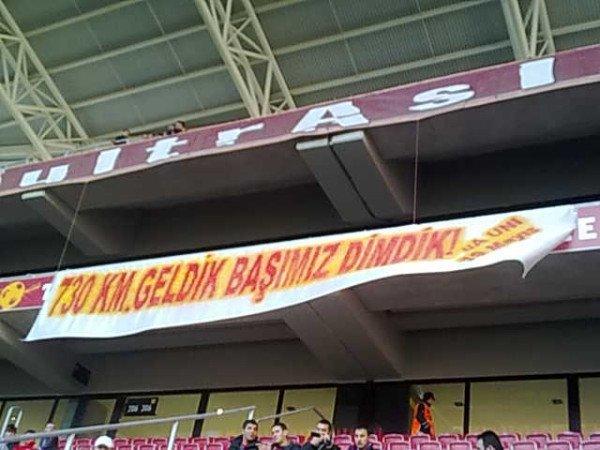 Bir Tribün Dayanıyor!