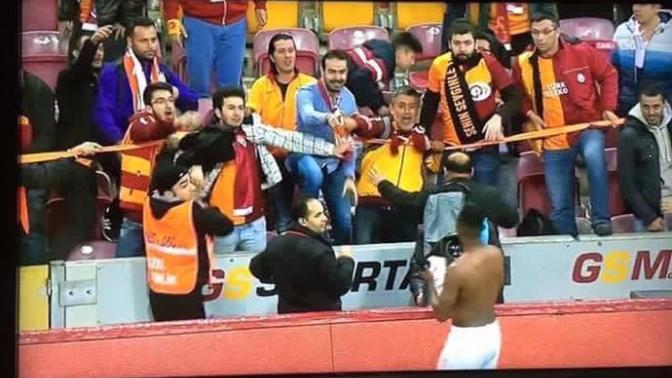 Bir Tribün Dayanıyor!