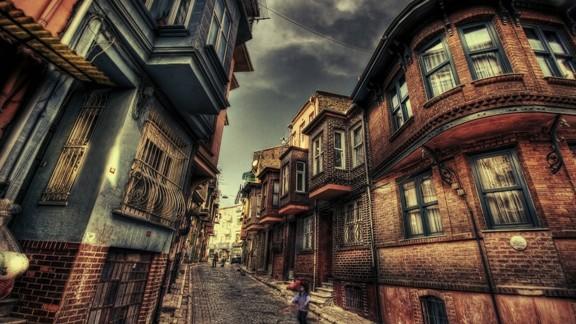 Mahalleli İyi Adamdır