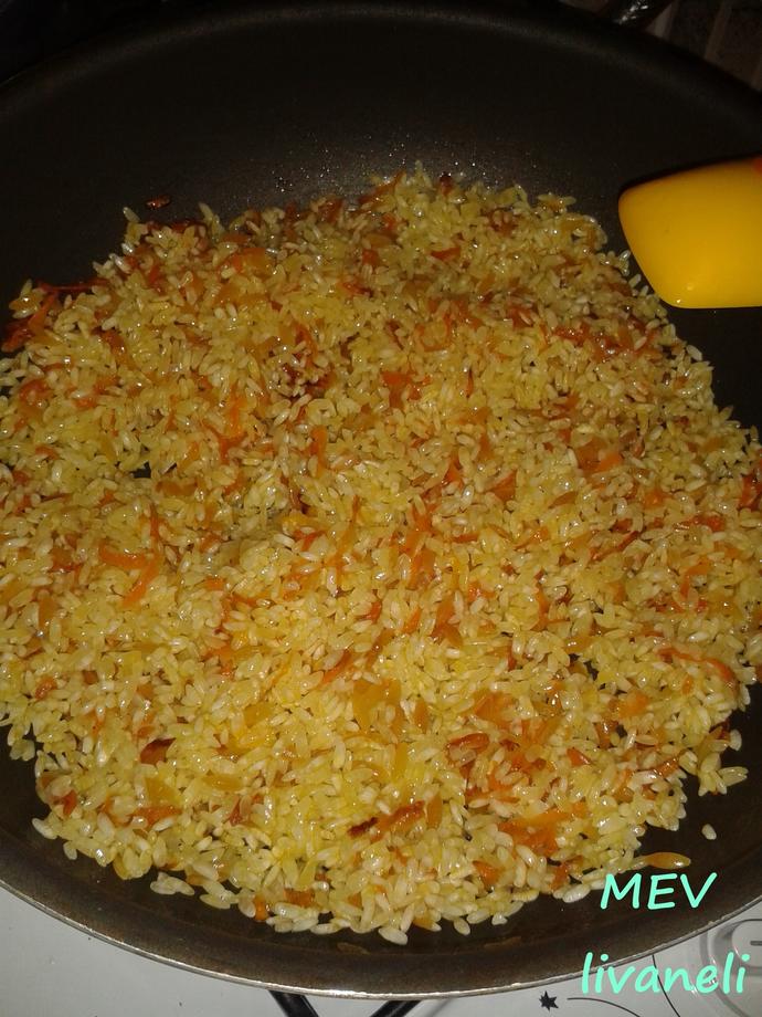 Dikkat Mutfakta Erkek Var: Bir Erkekten Havuçlu Pilav Tarifi