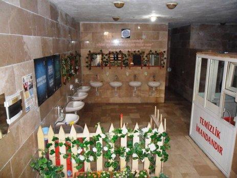 Ülkemizdeki ibadathane ve ya toplu kullanım yerlerındekı lavaboları neden bu kadar kötü kullanıyoruz ?