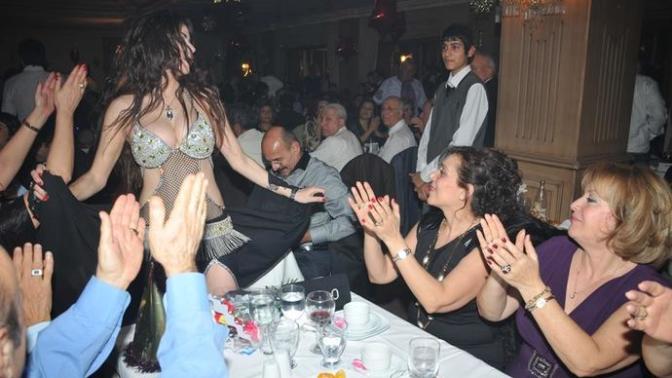Yılbaşı Kutlamalarıyla İlgili Kutuplaşan İki Görüş Hakkında Tarafsız Bir Gözlem