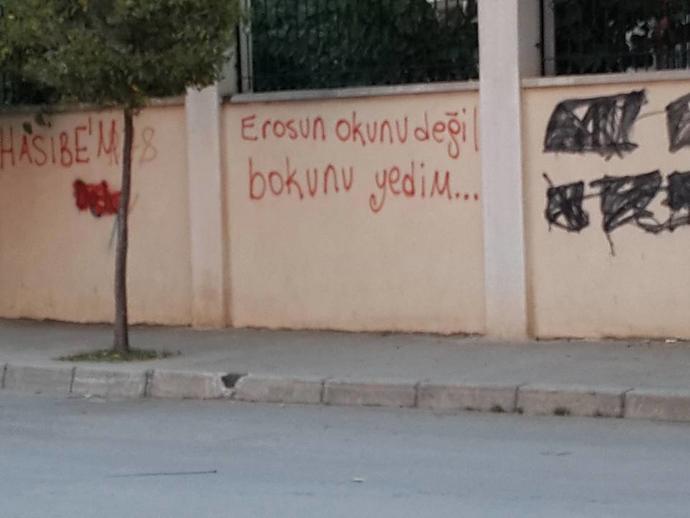 Birbirinden Komik 8 Duvar Yazısı