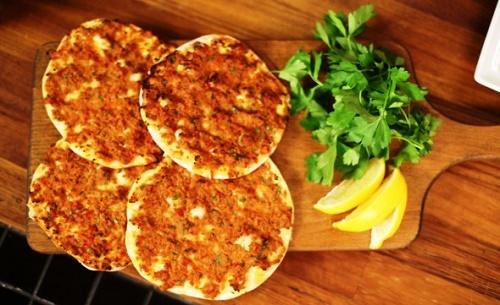 Kadın ve Lahmacun Arasındaki 5 Benzerlik