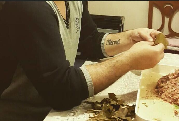 "Erkek Yemek Yapar mı?" Değil, "Erkek Dolma Yapar mı?" Buyrun :)