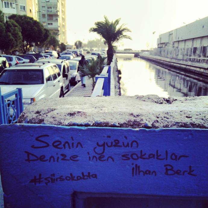 Bir Duvara Şiir Olamadık Seninle Be Sevgili