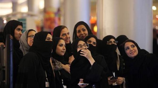 Suudi Arabistan'da Artık Kadınlar da Seçip Seçiliyor!