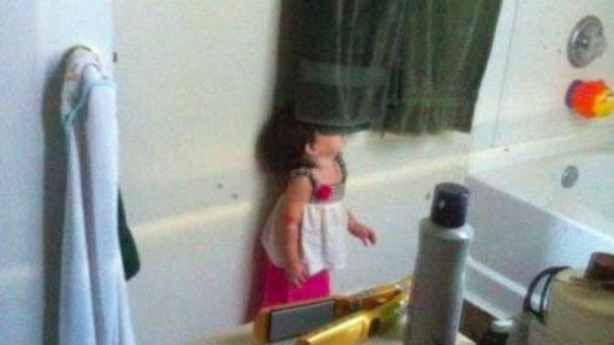 Saklambaç Oynayan Çocuk Tatlılığı