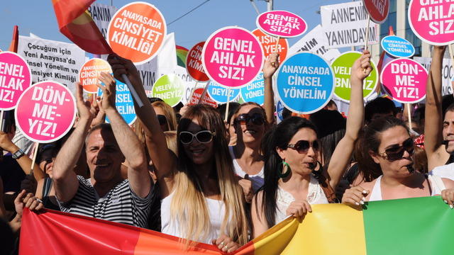 Kızlardan da Hoşlanıyorum, Böyle Doğdum!