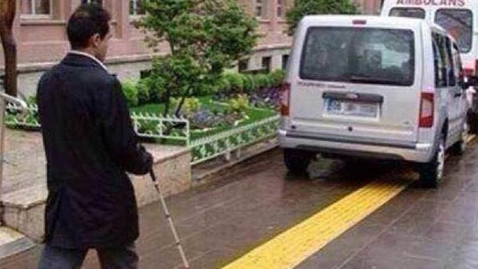 Resimdeki güzel renkli çiçekleri, kuşları, sevgilinizin gülen yüzünü görebiliyor musunuz? #birmumdasenyak
