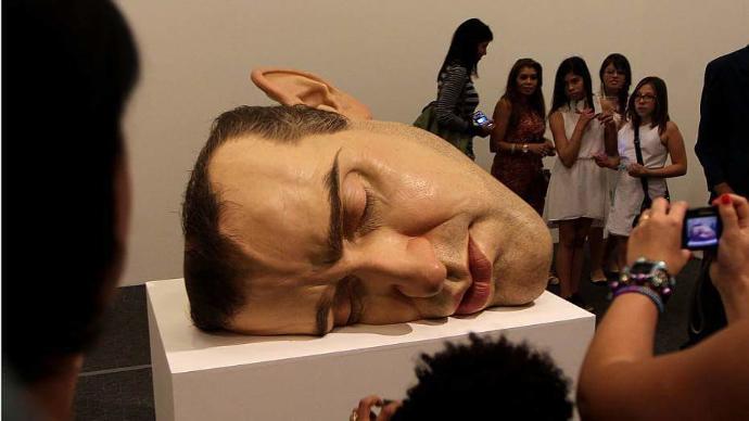 Heykeli Gerçeğe Dönüştürmeyi Başaran Mükemmel Sanatçı; Ron Mueck