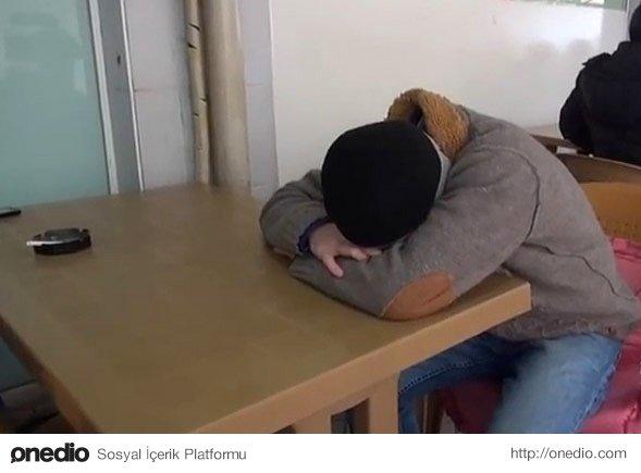 Bir Baba Evladını Nasıl Evden Kovup Aç Kalmasına ve Sokaklarda Yatmasına Razı Olabilir