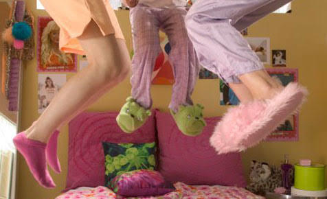 Pijama Partisinde Neler Olur? Erkekler Duymasın!