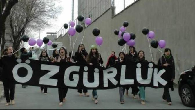 Biz Kadınlar Özgürüz!