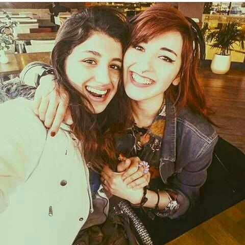 Kız kardeşler arasında.