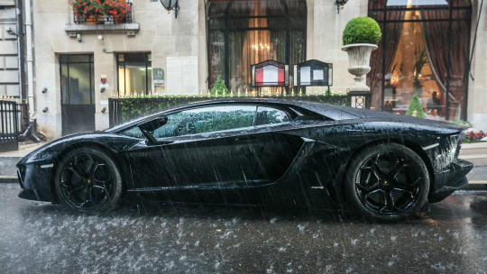 Güzelliğin Zirvesi Bir Araba: Aventador