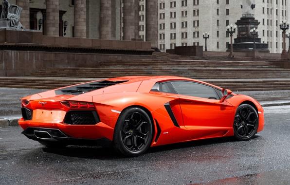 Güzelliğin Zirvesi Bir Araba:Aventador