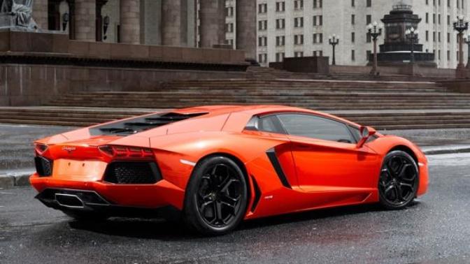Güzelliğin Zirvesi Bir Araba: Aventador