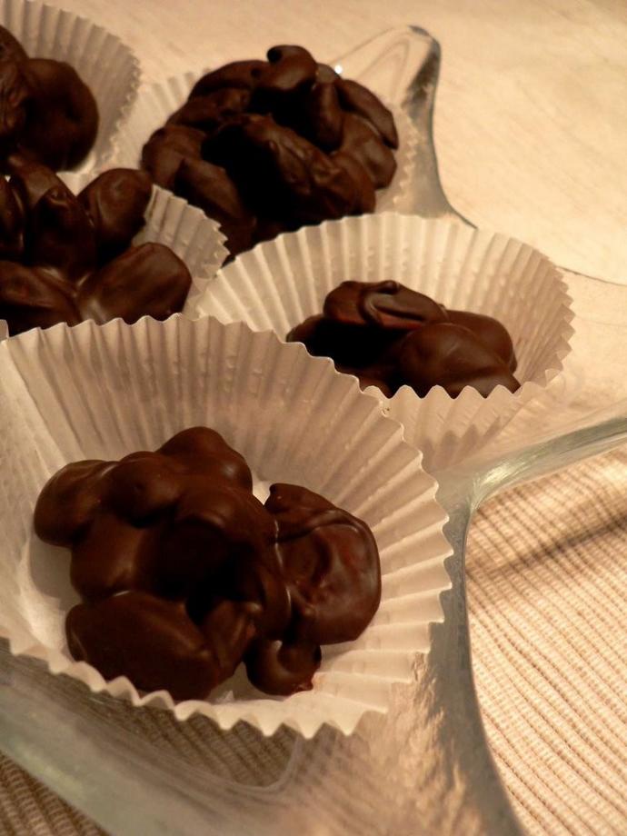 Sevgililer günü için ellerinizle hazırlayacağınız ev yapımı bademli çikolata trüf ve browni :)
