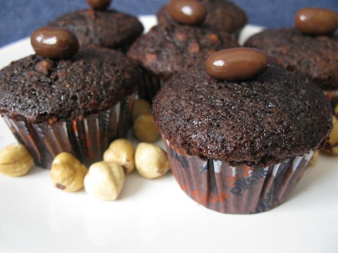 Sevgililer Günü İçin Ellerinizle Hazırlayacağınız Ev Yapımı Bademli Çikolata Trüf ve Browni :)