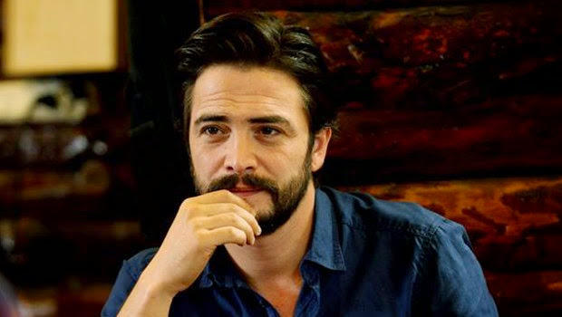 Yakışıklılığıyla Beni Büyüleyen Ahmet Kural