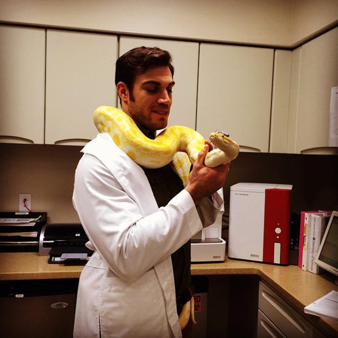 Dünyanın En Yakışıklı Veterineri ve Onun Dünya Tatlısı Hastaları