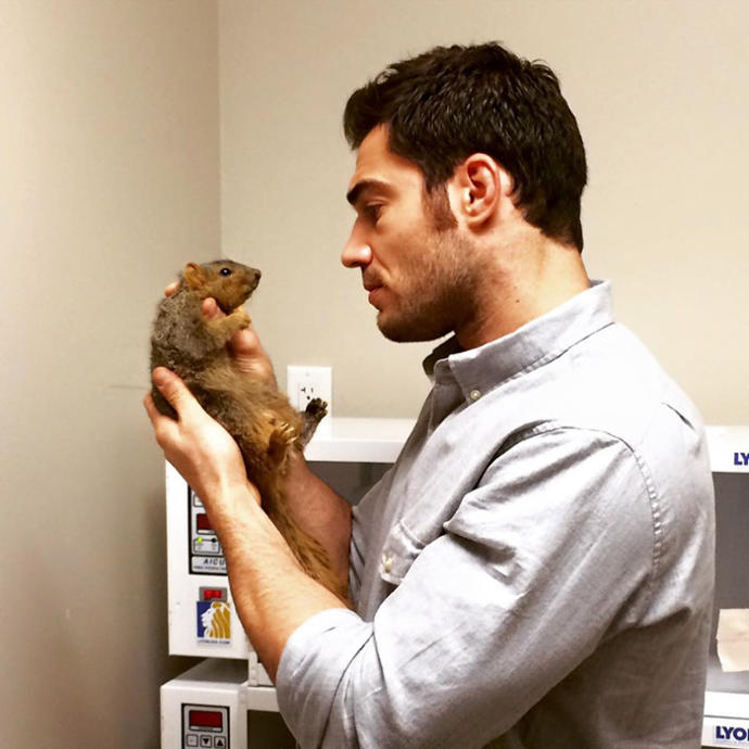 Dünyanın En Yakışıklı Veterineri ve Onun Dünya Tatlısı Hastaları