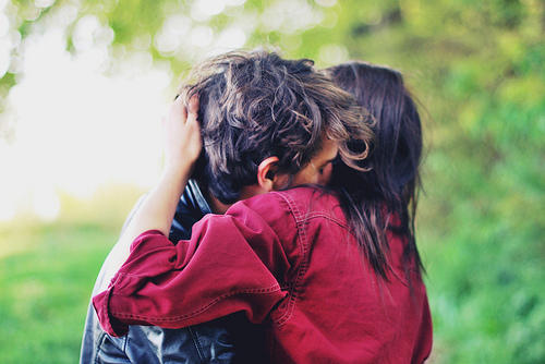 Bazıları Sevemezken Bile Seviyor Gibi Görünür