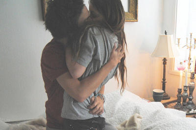 Bazıları Sevemezken Bile Seviyor Gibi Görünür