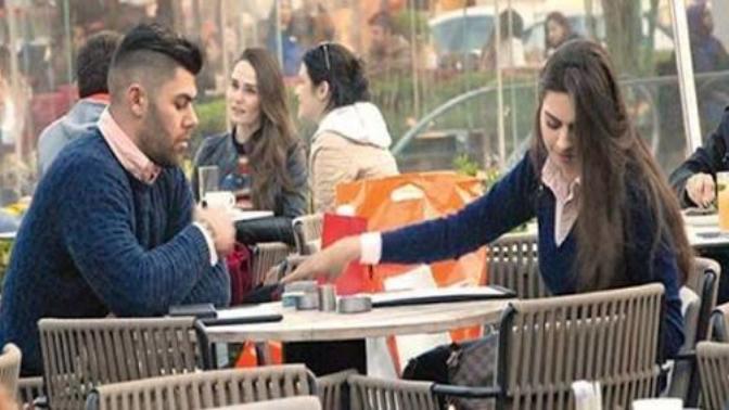 İlişki Evrelerine Göre Cafede Oturma Şekli