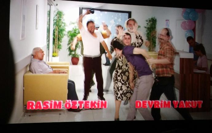 Sinema ve dizilerde başrollerden daha yakışıklı/güzel olup harcanan figuranlar ve yaşadıkları
