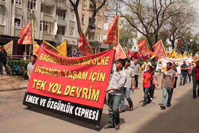 Bir Erkek Sevdiği Halde Neden Açılmaz?