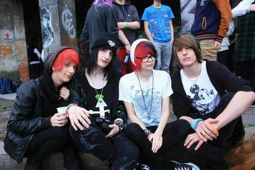 Konumuz Emo'lar