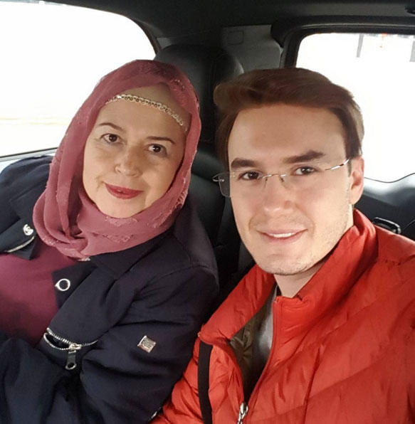 Annesini Görmediğiniz Ünlüler